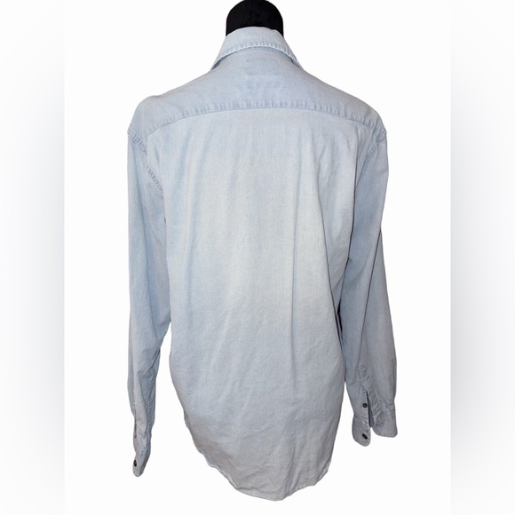 🆕💜 Wrangler Comfort Flex Light Wash Button Down Shirt M Western Denim - Picture 2 of 15